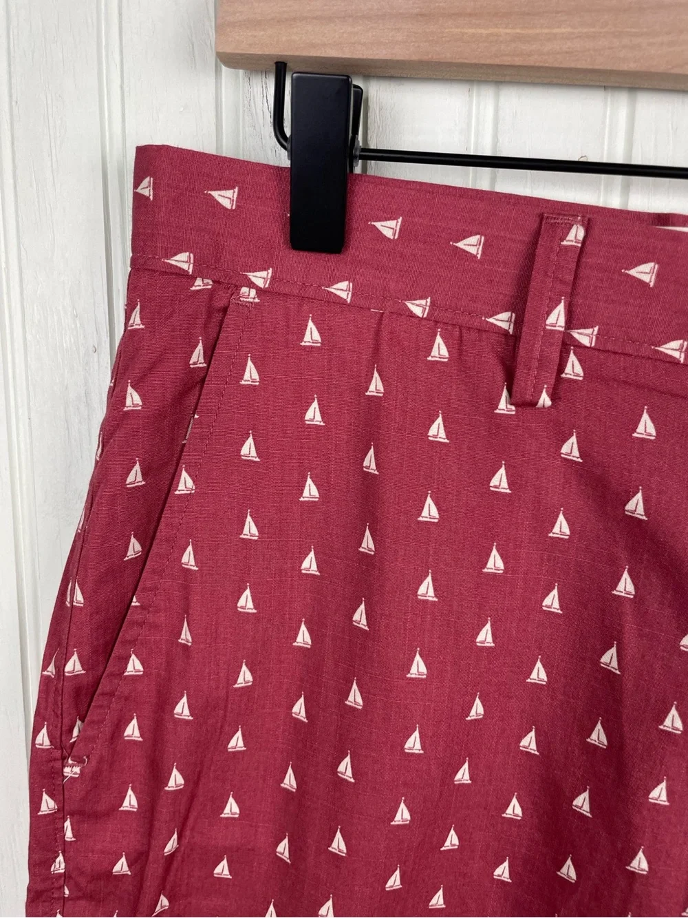 J. Crew Men's Gramercy 9 Inch Shorts Size 32W Red Sailboat Print Preppy Nautical